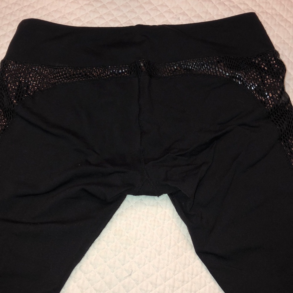 Cropped Athletic Tights Metallic Python Accent - image 4